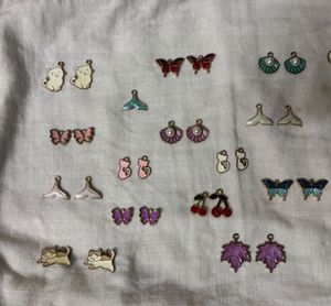Any 2 earrings