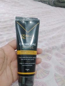Globus Naturals Charcoal Peel-Off Mask