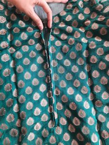 green benarasi kurti,  knee length, 3 quarter sleeves, cotton lining, fit to size s, alterable