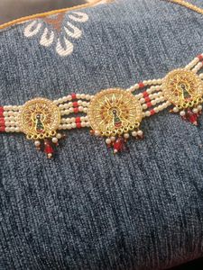 traditional pearl chokar jewelry set with red &amp; gr