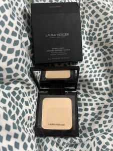 Laura Mercier Powder- Translucent