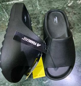 Brand new men's Black Flip-Flops siz 9