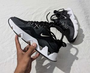Nike Sneakers - Black &amp; White