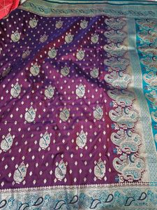 Elegant Paisley Pattern Saree