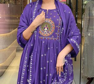 klosia Women Rayon Printed Anarkali kurta Set with