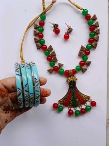 😍Stunning Red Green Beaded Necklace & bangles😍