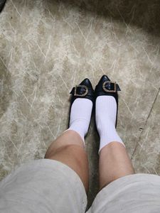 Chic Black Buckle Flats