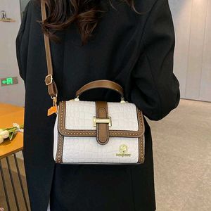 Impoted handyGood quality With long belt2 colour