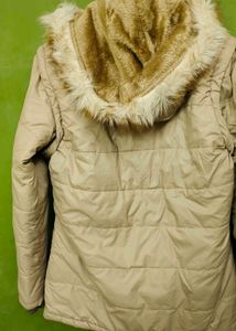 Stylish Quilted Jacket with Fur Hood.💤