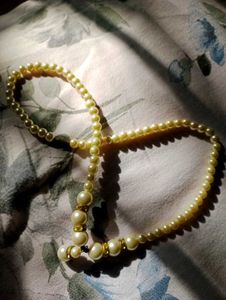 Elegant Faux Pearl Necklace