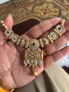 Exquisite Kundan &amp; Pearl Necklace Set