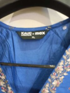 Blue Embroidered V-Neck Kurta