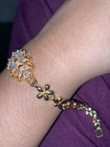 ElegantANTI TARNISH Gold Flower Bracelet