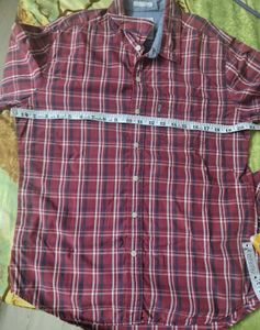 Classic Red Plaid Button-Up Shirt,M size