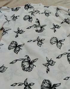 A beautiful high low top, fits anyone