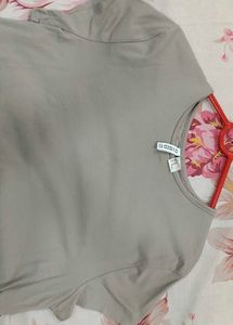 H&amp;M Divided Cropped T-Shirt