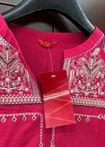 W and Shruti kurti