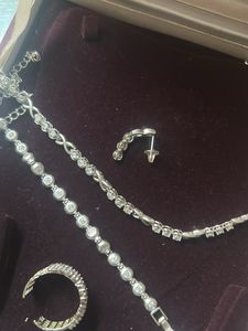Sparkling Jewellery Set with Ring