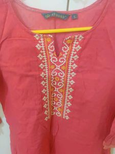 Rose Straight Round Neck Avaasa Kurta Embroidery