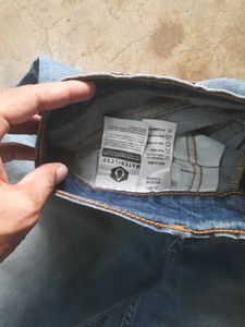 Levis Blue Wash Distressed Denim Jeans