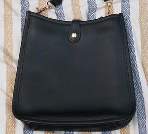 Chic Black Crossbody Bag