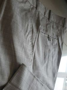 brand new 👌Classic Light Grey Suit 42 cot32 pent