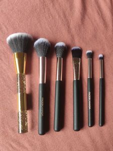 Brand New Faces Canada Makeup Brush Set