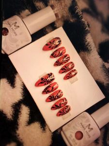 Red &amp; Black Floral Press-On Nails