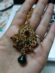 Exquisite Kundan &amp; Emerald Jewellery Set