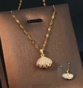 Shell Pendant Necklace