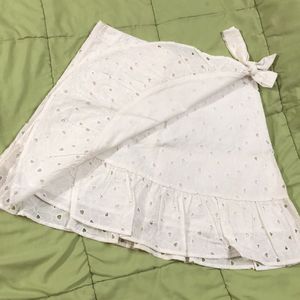 White Broderie Anglaise Wrap skirt ✨✨