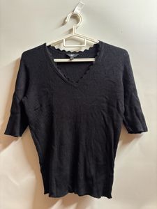 Chic Black Ribbed V-Neck Top