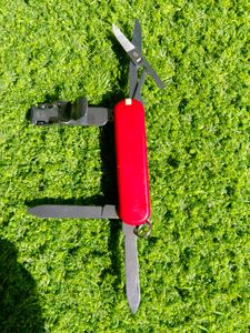 VICTORINOX NAIL CLIP 580 – REDSwiss Made | 8 Funct