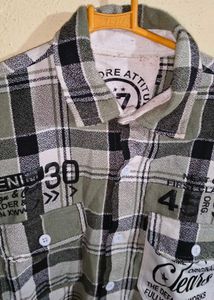 Men's Plaid Button-Up Shirt