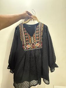 Black Embroidered V-Neck Kurta