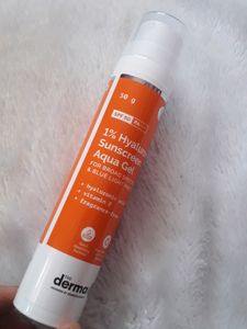 The Derma co 1%Hyaluronic Sunscreen Aqua Gel Spf50