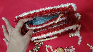 🌹Red &amp; White handmade Striped Fuzzy Clutch