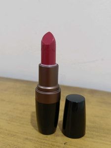 Avon Ultra color Lipstick - Cranberry