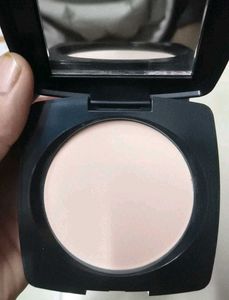 Elle 18 compact powder shade pearl