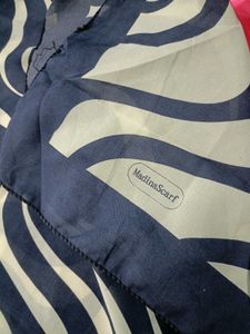 Navy Blue &amp; Cream Abstract Wave Scarf