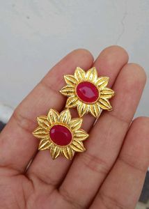 Elegant Ruby &amp; Gold Tone Stud Earrings