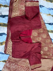 Elegant Red &amp; Gold Banarasi Silk Saree