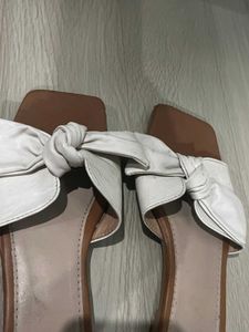 Stylish White Bow Flat Sandals