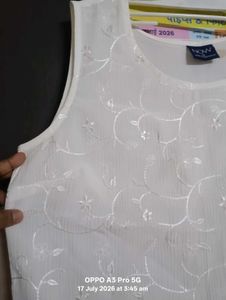 Elegant White Floral Sleeveless Top