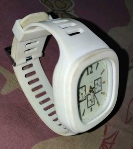 STYLISH WHITE SPORTS MEN'S WATCH (NON WORKING)