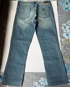 Brand new Authentic Guess Capri Jeans(28)