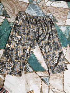 Comfortable Printed Capri Pants