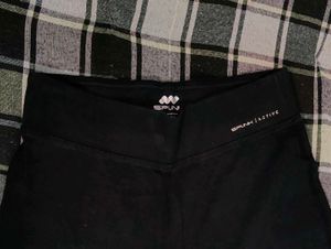 Comfortable Black Cropped Capri