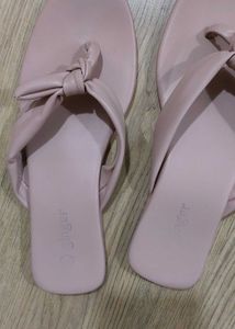 ginger beige Bow Flip Flops size 37