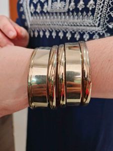 Set of 5 Shiny Gold Tone Bangles
